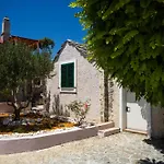 Bellezza With Heated Pool Near Split Kaštela
