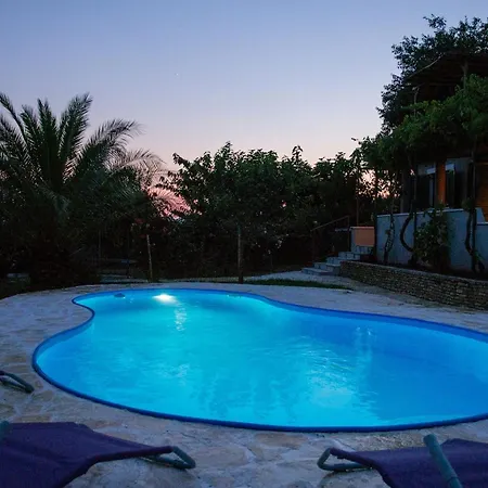 Bellezza With Heated Pool Near Split Vila Kaštela