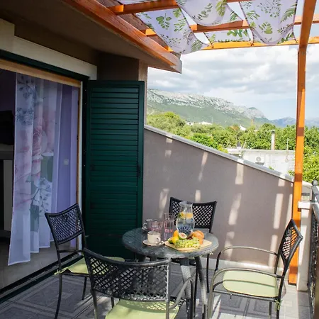 Bellezza With Heated Pool Near Split Vila