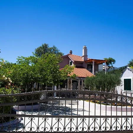 Villa Bellezza With Heated Pool Near Split *
