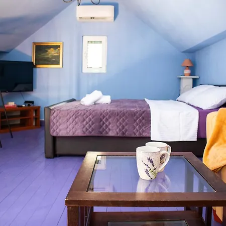 Bellezza With Heated Pool Near Split Vila *