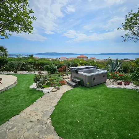 Bellezza With Heated Pool Near Split