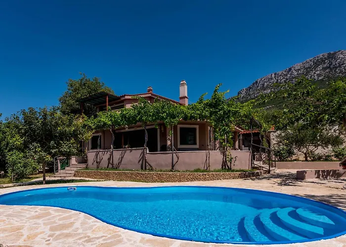 Bellezza With Heated Pool Near Split Villa Kastela