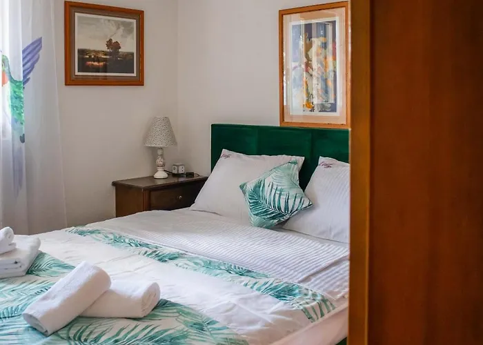 Bellezza With Heated Pool Near Split Villa Kastela
