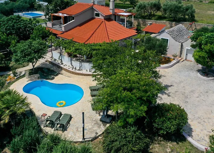 Bellezza With Heated Pool Near Split