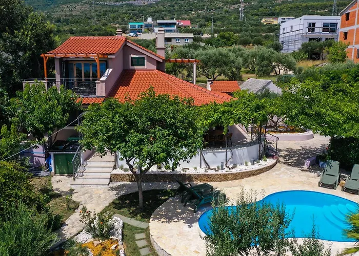 Villa Bellezza With Heated Pool Near Split *