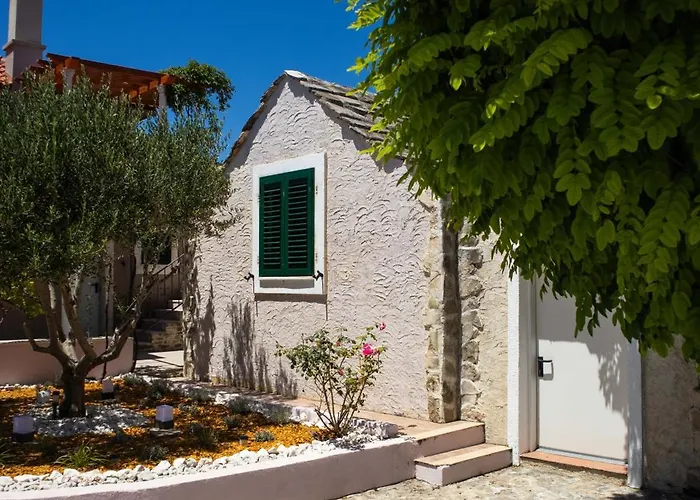 Bellezza With Heated Pool Near Split Kastela