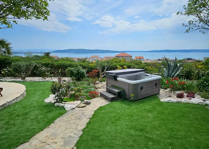 Bellezza With Heated Pool Near Split