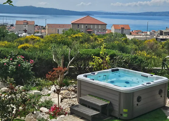 Bellezza With Heated Pool Near Split Villa Kastela