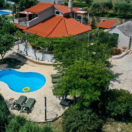 Bellezza With Heated Pool Near Split