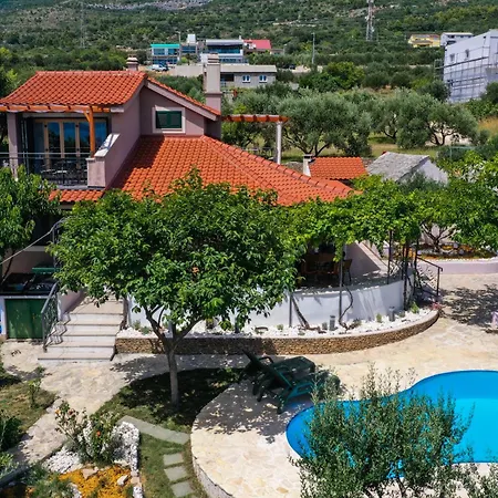 Villa Bellezza With Heated Pool Near Split *
