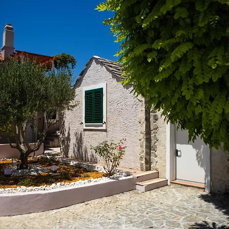 Bellezza With Heated Pool Near Split Kastela